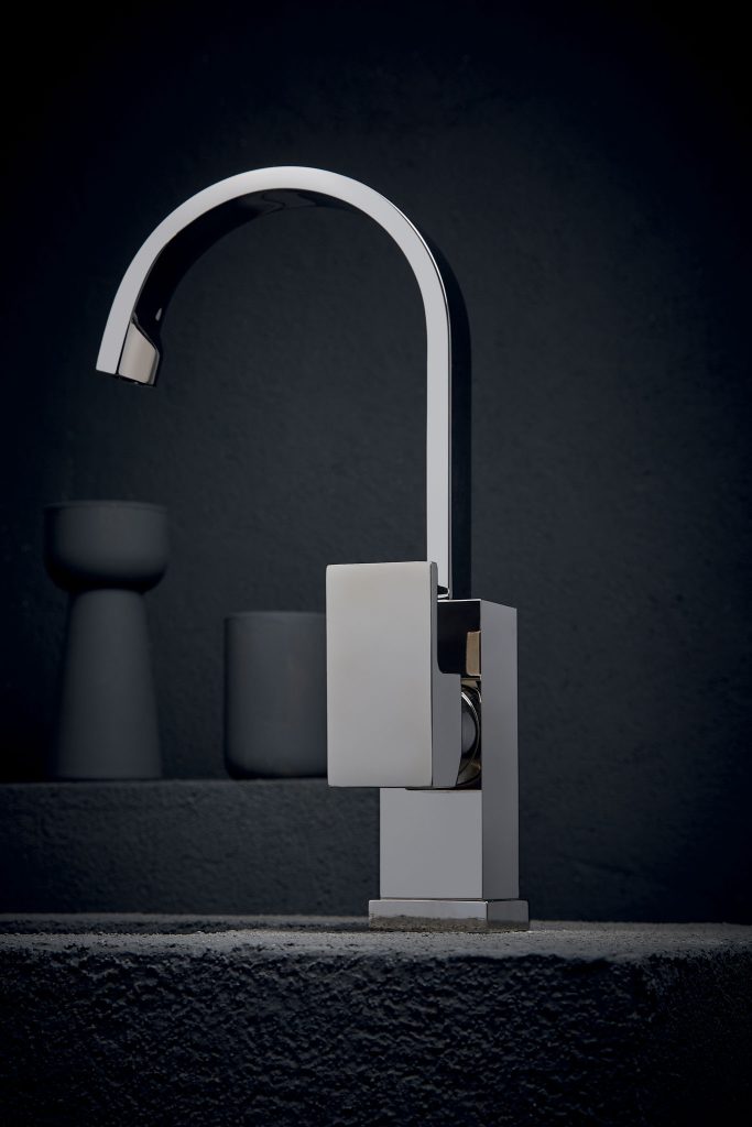 BOX FLAT chrome single-lever mixer vert.