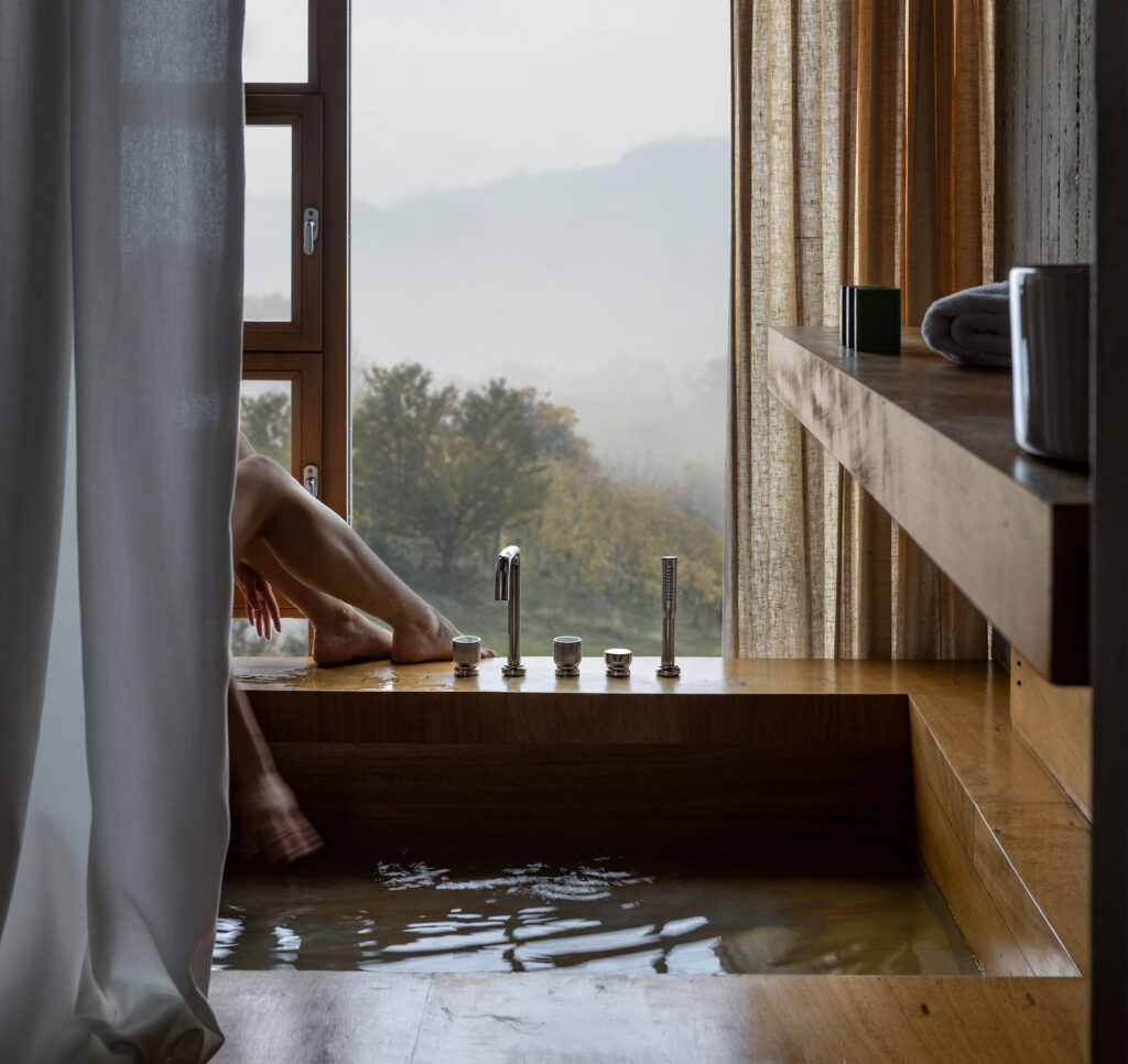 Lumiere Polished Nickel Bath